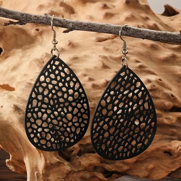 Women's Pu Faux Leather Hollow Solid Color Earrings Retro Exaggerated Geometric - Picture 1 of 2